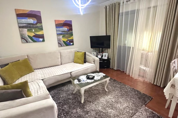 JEPET ME QERA APARTAMENT 1+1 – PORCELAN (PRANË XHAMISË XHURA) 🏡