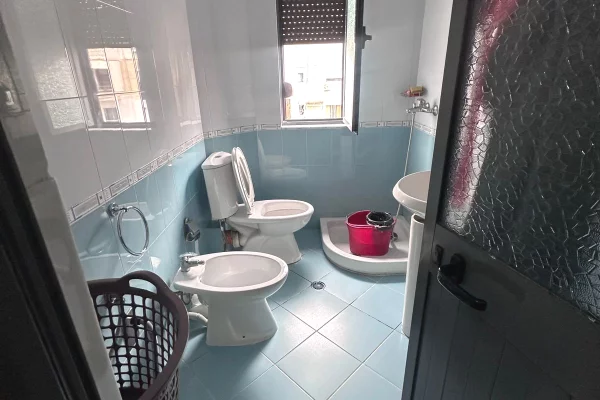 Shtepi me qera Apartament ne Tirane, 1+1, Mobilimi E mobiluar, Pagesa 40,000  Leke.