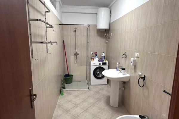 Shtepi me qera Apartament ne Tirane, 1+1, Mobilimi E mobiluar, Pagesa 40,000  Leke.