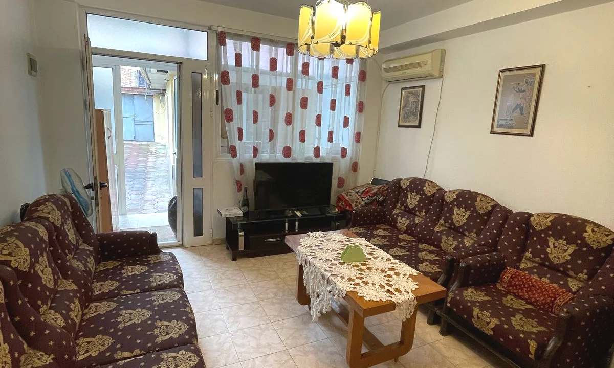 Shtepi me qera Apartament ne Tirane, 1+1, Mobilimi E mobiluar, Pagesa 35,000  Leke.