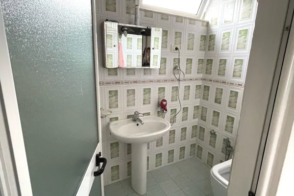 Shtepi me qera Apartament ne Tirane, 1+1, Mobilimi E mobiluar, Pagesa 35,000  Leke.