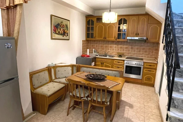 Shtepi me qera Apartament ne Tirane, 1+1, Mobilimi E mobiluar, Pagesa 35,000  Leke.