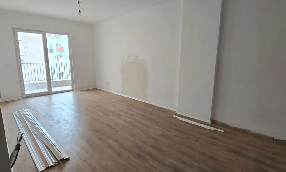 Shtepi ne shitje Apartament ne Tirane, 2+1, Mobilimi Bosh, pa mobiluar, Pagesa 187,200  Euro.