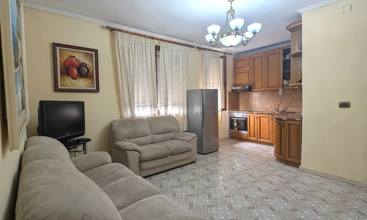 Shtepi ne shitje Apartament ne Tirane, 2+1, Mobilimi E mobiluar, Pagesa 274,000  Euro.