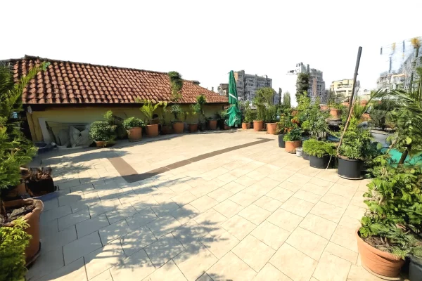 Shtepi ne shitje Apartament ne Tirane, 2+1, Mobilimi E mobiluar, Pagesa 274,000  Euro.