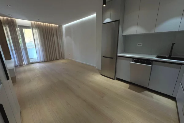 Shtepi ne shitje Apartament ne Tirane, 1+1, Mobilimi Pjeserisht e mobiluar, Pagesa 14,000,000  Leke.
