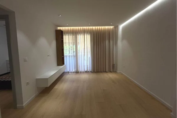 Shtepi ne shitje Apartament ne Tirane, 1+1, Mobilimi Pjeserisht e mobiluar, Pagesa 14,000,000  Leke.