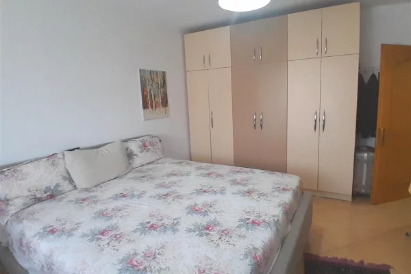 Shtepi ne shitje Apartament ne Tirane, 2+1, Mobilimi E mobiluar, Pagesa 125,000  Euro.