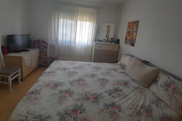 Shtepi ne shitje Apartament ne Tirane, 2+1, Mobilimi E mobiluar, Pagesa 125,000  Euro.