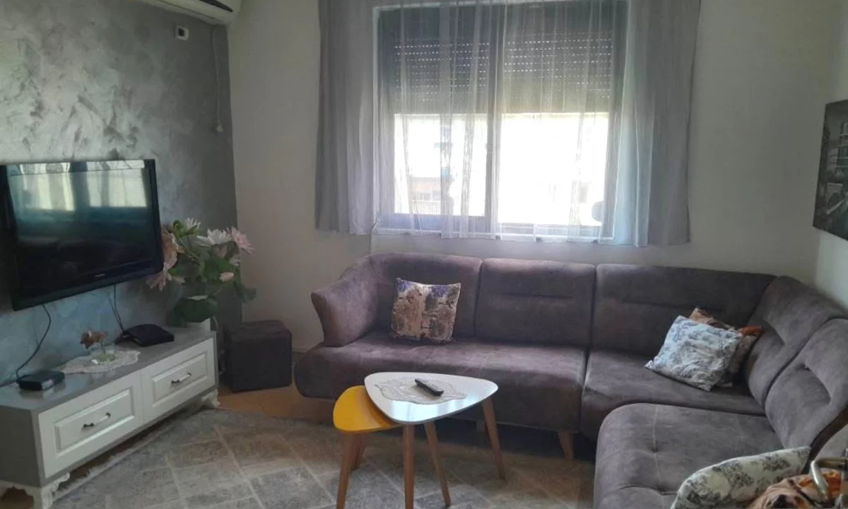 Shtepi ne shitje Apartament ne Tirane, 2+1, Mobilimi E mobiluar, Pagesa 125,000  Euro.