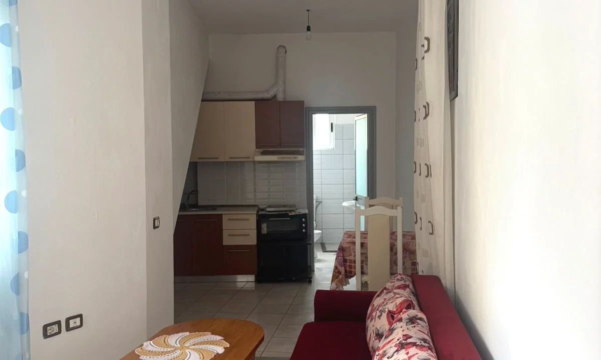 Shtepi me qera Apartament ne Tirane, 1+1, Mobilimi E mobiluar, Pagesa 27,000  Leke.