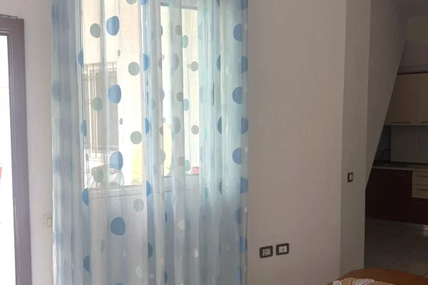 Shtepi me qera Apartament ne Tirane, 1+1, Mobilimi E mobiluar, Pagesa 27,000  Leke.