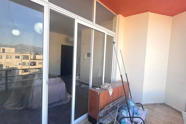 Shtepi ne shitje Apartament ne Tirane, Garsoniere, Mobilimi Pjeserisht e mobiluar, Pagesa 73,000  Euro.