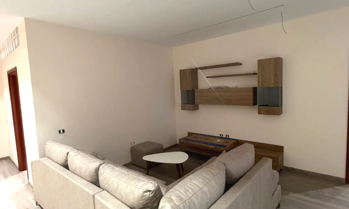 Shtepi me qera Apartament ne Tirane, 3+1, Mobilimi E mobiluar, Pagesa 1,400  Euro.