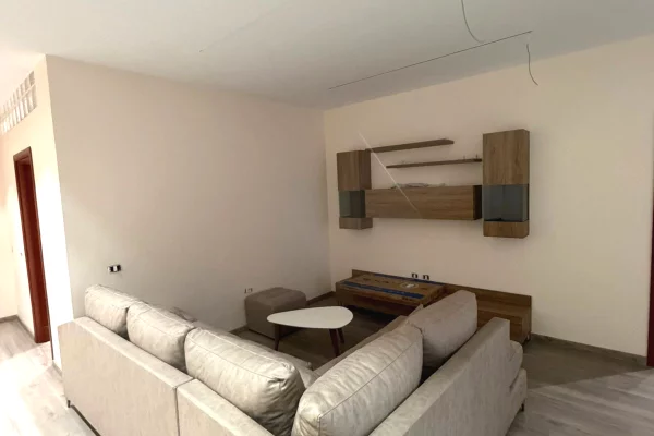 Shtepi me qera 3+1 ne Tirane - 1,400 Euro