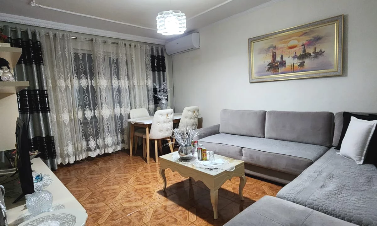 Shtepi ne shitje Apartament ne Tirane, 2+1, Mobilimi E mobiluar, Pagesa 128,000  Euro.