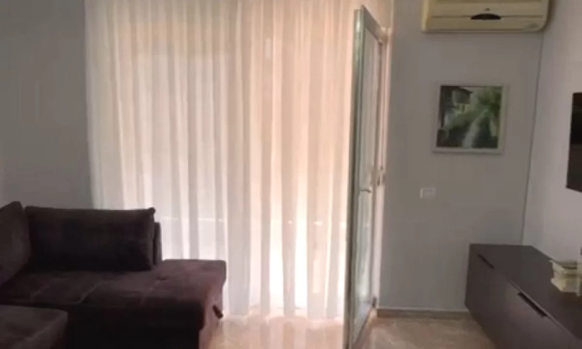 Shtepi me qera Apartament ne Tirane, 1+1, Mobilimi E mobiluar, Pagesa 500  Euro.