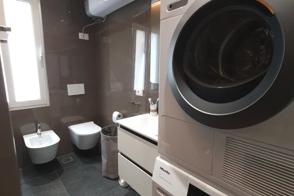 Shtepi me qera Apartament ne Tirane, 1+1, Mobilimi E mobiluar, Pagesa 70,000  Leke.