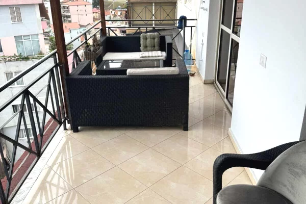 Shtepi ne shitje Apartament ne Tirane, 2+1, Mobilimi E mobiluar, Pagesa 135,000  Euro.