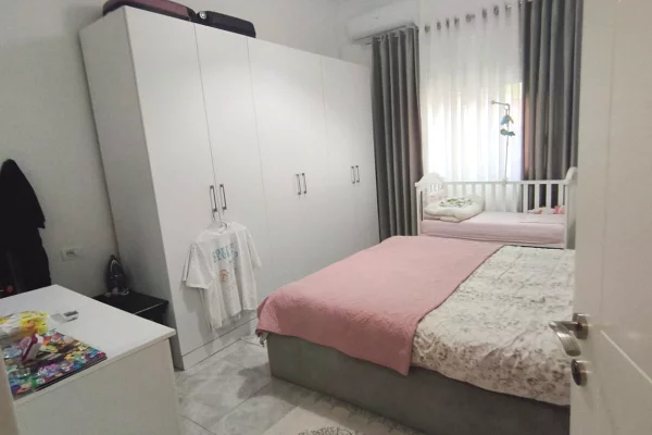 Shtepi ne shitje Apartament ne Tirane, 2+1, Mobilimi E mobiluar, Pagesa 128,000  Euro.