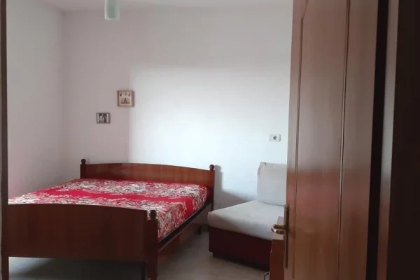 Shtepi me qera Apartament ne Tirane, 1+1, Mobilimi E mobiluar, Pagesa 35,000  Leke.