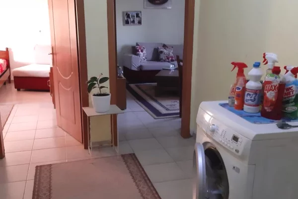 Shtepi me qera Apartament ne Tirane, 1+1, Mobilimi E mobiluar, Pagesa 35,000  Leke.