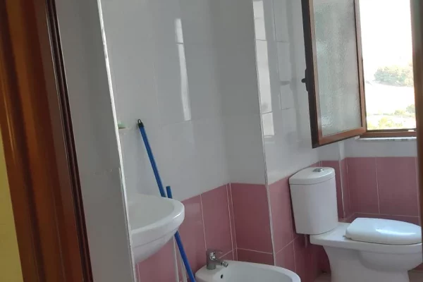 Shtepi me qera Apartament ne Tirane, 1+1, Mobilimi E mobiluar, Pagesa 35,000  Leke.