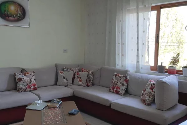 Shtepi me qera 1+1 ne Tirane - 35,000 Leke