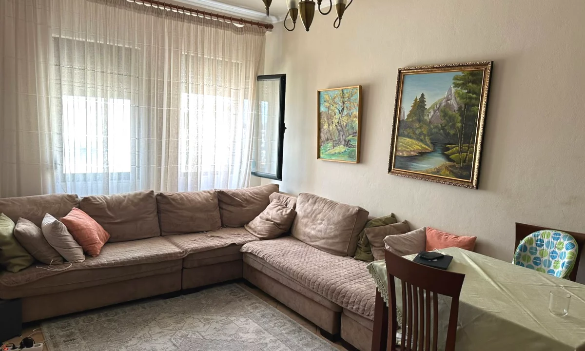 Shtepi me qera Apartament ne Tirane, 1+1, Mobilimi E mobiluar, Pagesa 45,000  Leke.