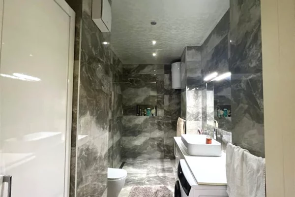 Shtepi ne shitje Apartament ne Tirane, 2+1, Mobilimi E mobiluar, Pagesa 295,000  Euro.