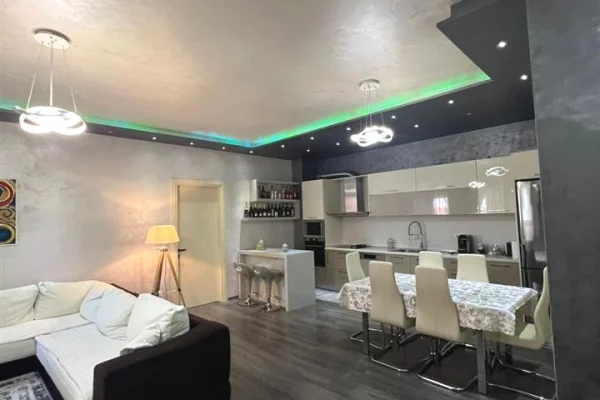 Shtepi ne shitje Apartament ne Tirane, 2+1, Mobilimi E mobiluar, Pagesa 295,000  Euro.