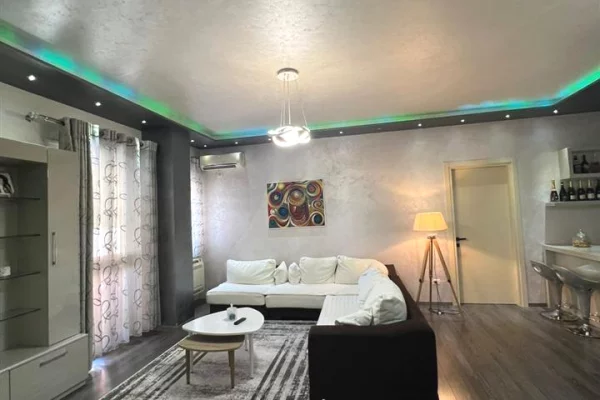 Shtepi ne shitje Apartament ne Tirane, 2+1, Mobilimi E mobiluar, Pagesa 295,000  Euro.