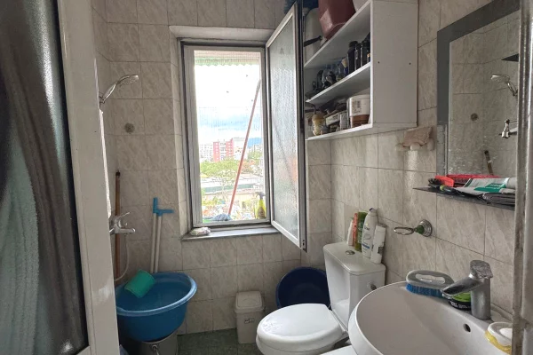 Shtepi ne shitje Apartament ne Tirane, 2+1, Mobilimi E mobiluar, Pagesa 114,000  Euro.