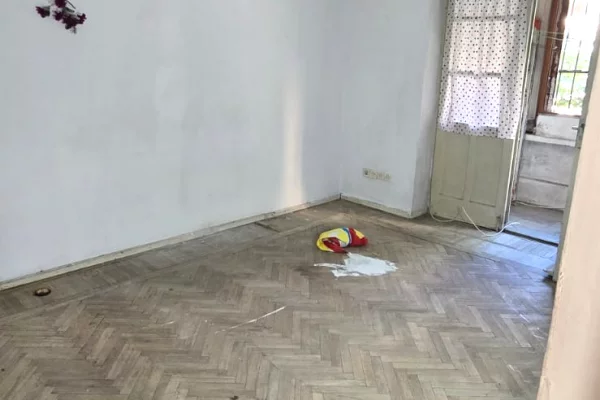 Shtepi ne shitje Apartament ne Tirane, 2+1, Mobilimi Bosh, pa mobiluar, Pagesa 193,000  Euro.