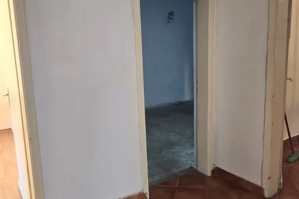 Shtepi ne shitje Apartament ne Tirane, 2+1, Mobilimi Bosh, pa mobiluar, Pagesa 193,000  Euro.