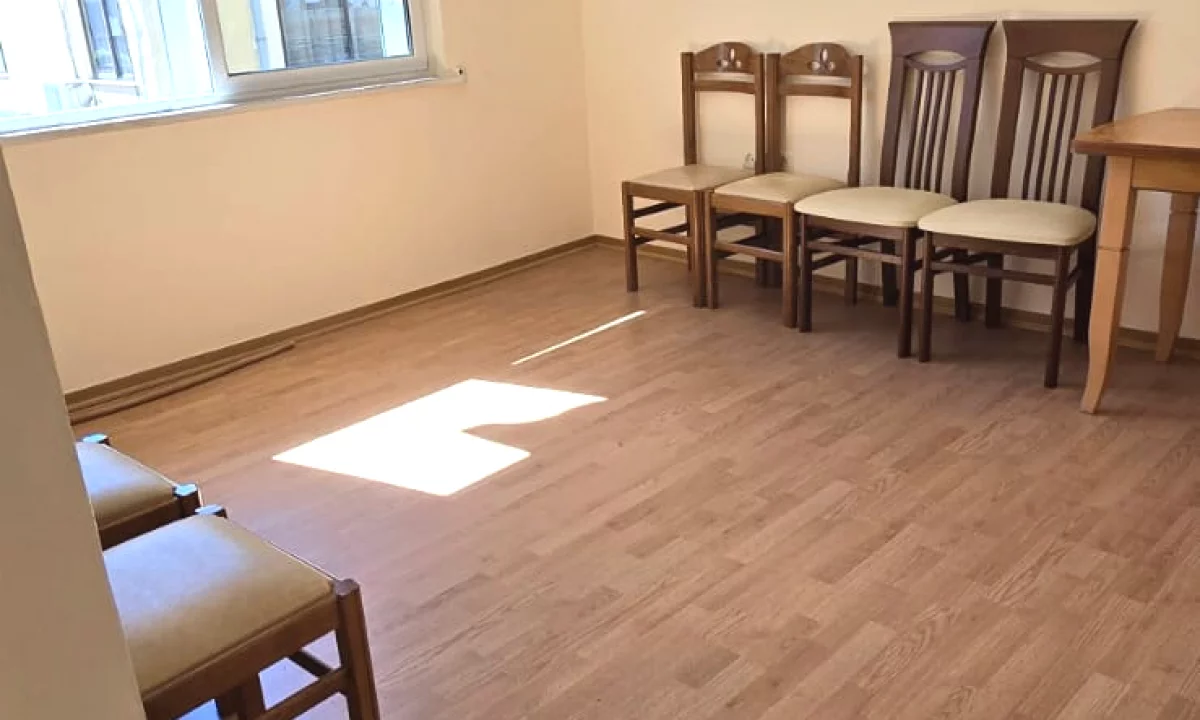 Shtepi ne shitje Apartament ne Tirane, 2+1, Mobilimi Bosh, pa mobiluar, Pagesa 193,000  Euro.