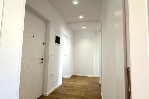 Shtepi ne shitje Apartament ne Tirane, 2+1, Mobilimi Bosh, pa mobiluar, Pagesa 193,000  Euro.