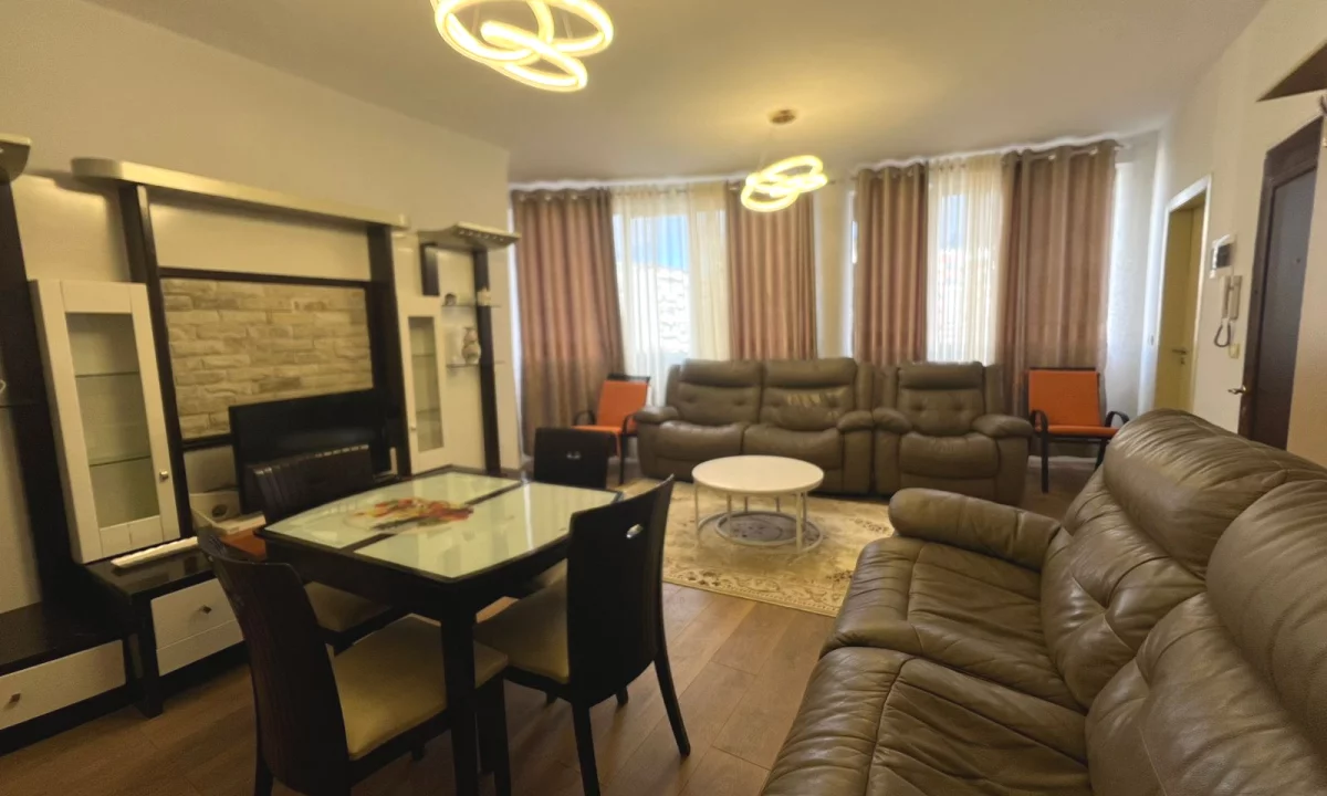 Shtepi ne shitje Apartament ne Tirane, 1+1, Mobilimi E mobiluar, Pagesa 89,000  Euro.