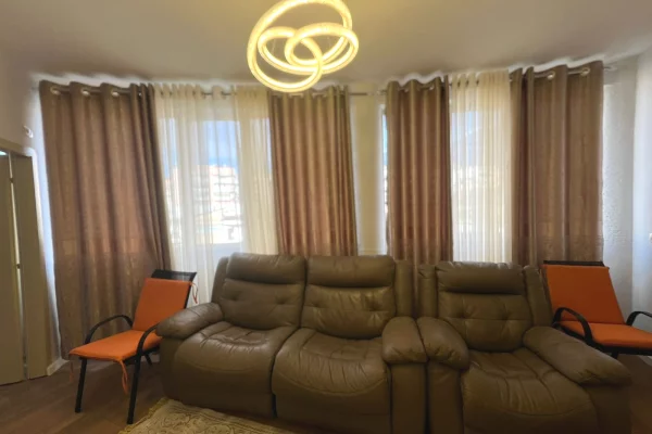 Shtepi ne shitje Apartament ne Tirane, 1+1, Mobilimi E mobiluar, Pagesa 89,000  Euro.