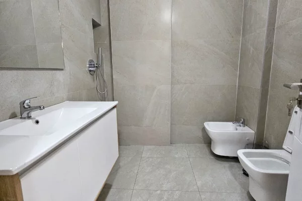 Shtepi ne shitje Apartament ne Tirane, 2+1, Mobilimi E mobiluar, Pagesa 234,000  Euro.