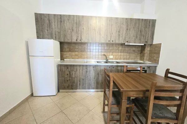 Shtepi me qera Apartament ne Tirane, 1+1, Mobilimi E mobiluar, Pagesa 45,000  Leke.