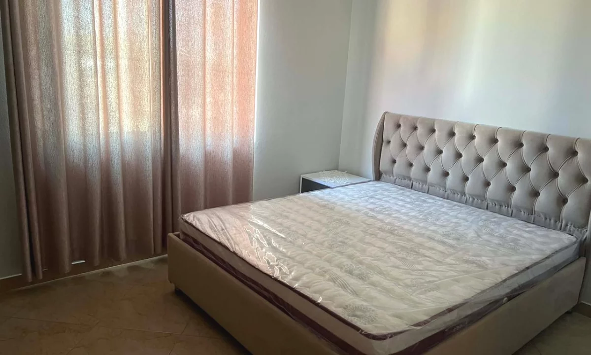 Shtepi me qera Apartament ne Tirane, 1+1, Mobilimi E mobiluar, Pagesa 35,000  Leke.