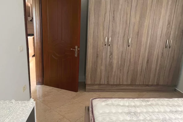 Shtepi me qera Apartament ne Tirane, 1+1, Mobilimi E mobiluar, Pagesa 35,000  Leke.