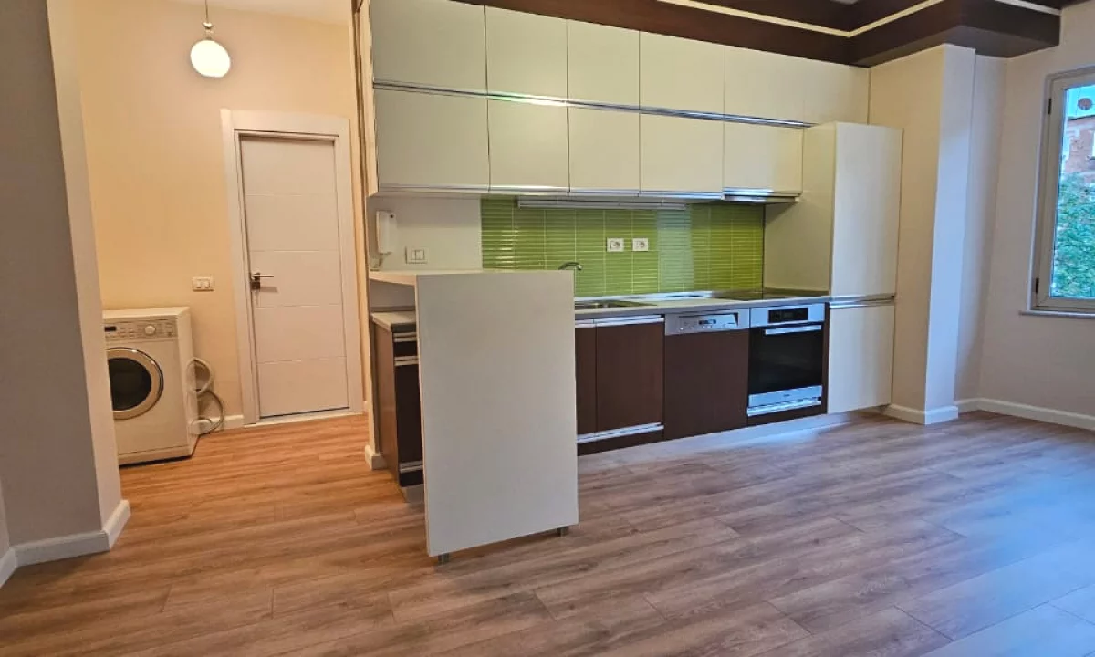 Shtepi ne shitje Apartament ne Tirane, 1+1, Mobilimi Pjeserisht e mobiluar, Pagesa 163,000  Euro.