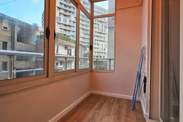 Shtepi ne shitje Apartament ne Tirane, 1+1, Mobilimi Pjeserisht e mobiluar, Pagesa 163,000  Euro.