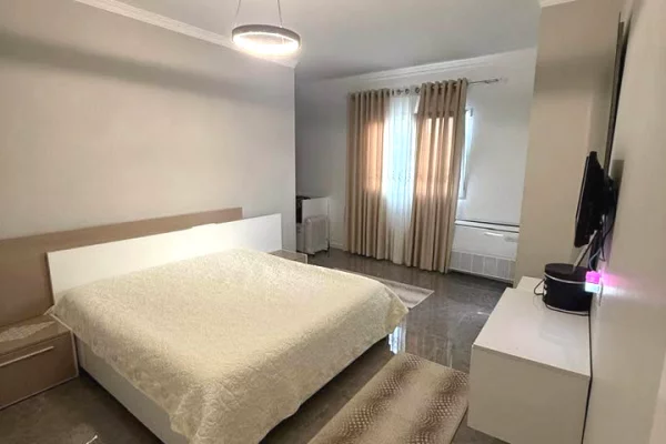 Shtepi me qera Apartament ne Tirane, 1+1, Mobilimi E mobiluar, Pagesa 70,000  Leke.