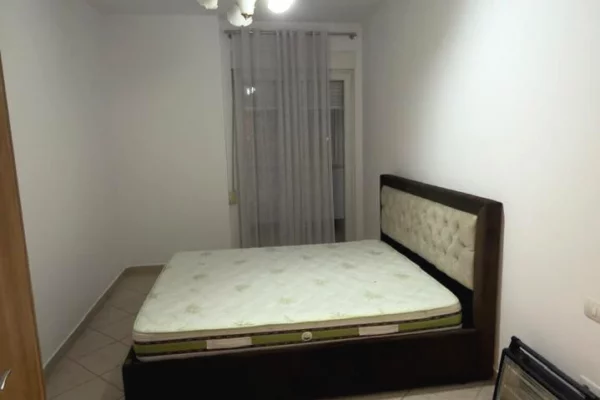 Shtepi me qera Apartament ne Tirane, 1+1, Mobilimi E mobiluar, Pagesa 45,000  Leke.