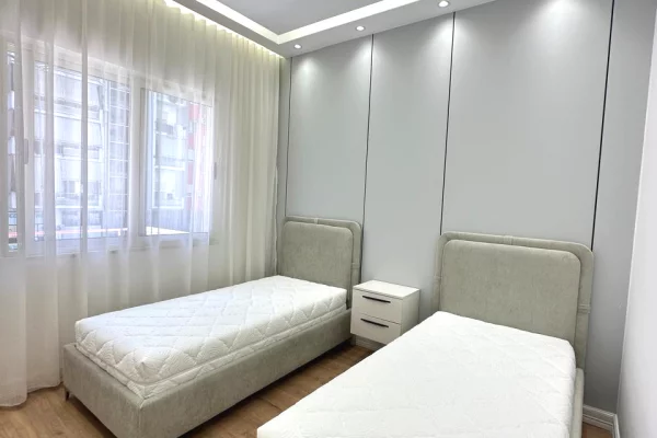 Shtepi ne shitje Apartament ne Tirane, 2+1, Mobilimi E mobiluar, Pagesa 215,000  Euro.