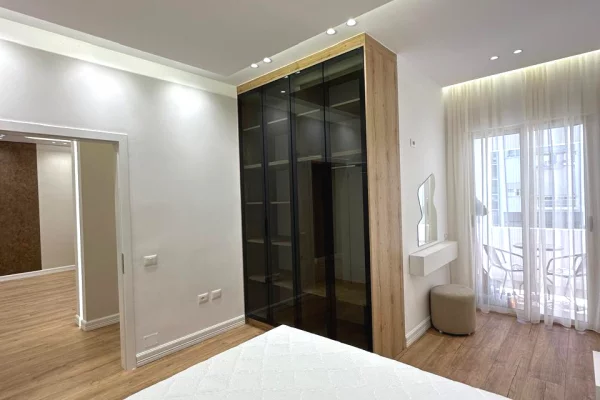 Shtepi ne shitje Apartament ne Tirane, 2+1, Mobilimi E mobiluar, Pagesa 215,000  Euro.