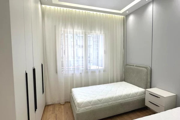 Shtepi ne shitje Apartament ne Tirane, 2+1, Mobilimi E mobiluar, Pagesa 215,000  Euro.